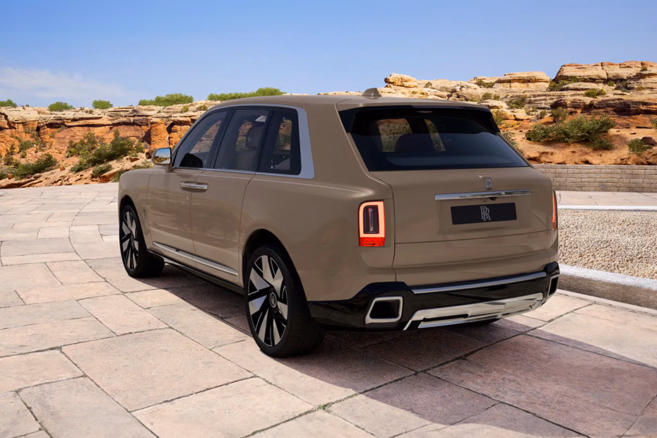 rolls-royce cullinan-rear-left
